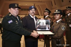 Acto de graduación de cadetes del Centro Superior de Estudios Militares “José Dolores Estrada Vado”