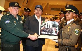 Acto de graduación de cadetes del Centro Superior de Estudios Militares “José Dolores Estrada Vado”