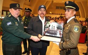 Acto de graduación de cadetes del Centro Superior de Estudios Militares “José Dolores Estrada Vado”