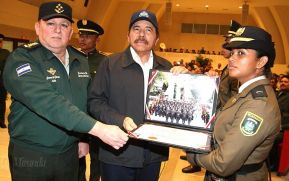 Acto de graduación de cadetes del Centro Superior de Estudios Militares “José Dolores Estrada Vado”