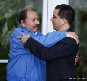 Encuentro del Presidente Daniel y Vicepresidenta Rosario con el Canciller de Venezuela