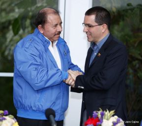 Encuentro del Presidente Daniel y Vicepresidenta Rosario con el Canciller de Venezuela
