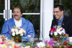 Encuentro del Presidente Daniel y Vicepresidenta Rosario con el Canciller de Venezuela