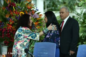 Daniel y Rosario sostienen encuentro con nuevos directivos de Amcham