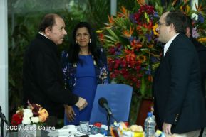 Daniel y Rosario sostienen encuentro con nuevos directivos de Amcham