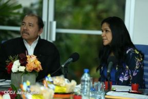 Daniel y Rosario sostienen encuentro con nuevos directivos de Amcham