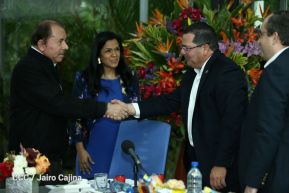 Daniel y Rosario sostienen encuentro con nuevos directivos de Amcham