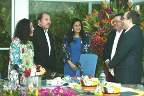 Daniel y Rosario sostienen encuentro con nuevos directivos de Amcham