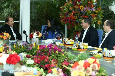 Daniel y Rosario sostienen encuentro con nuevos directivos de Amcham