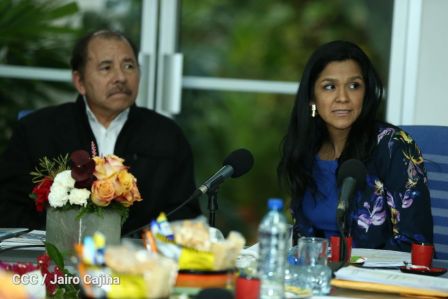 Daniel y Rosario sostienen encuentro con nuevos directivos de Amcham
