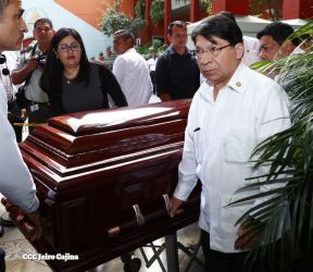 En imágenes: Homenaje póstumo al Dr. Silvio Conrado Gómez