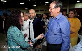 Acto de entrega de la ciudadanía nicaragüense y de la Orden Rubén Darío al pastor David Spencer