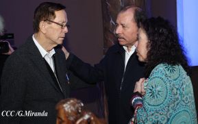 Acto de entrega de la ciudadanía nicaragüense y de la Orden Rubén Darío al pastor David Spencer