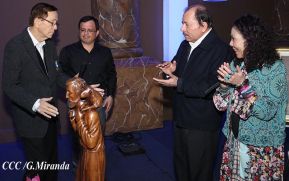 Acto de entrega de la ciudadanía nicaragüense y de la Orden Rubén Darío al pastor David Spencer