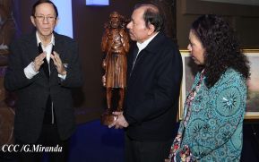 Acto de entrega de la ciudadanía nicaragüense y de la Orden Rubén Darío al pastor David Spencer