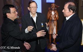 Acto de entrega de la ciudadanía nicaragüense y de la Orden Rubén Darío al pastor David Spencer