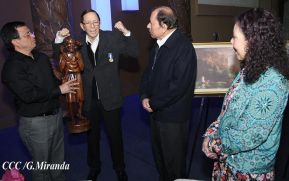Acto de entrega de la ciudadanía nicaragüense y de la Orden Rubén Darío al pastor David Spencer