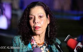 Acto de entrega de la ciudadanía nicaragüense y de la Orden Rubén Darío al pastor David Spencer