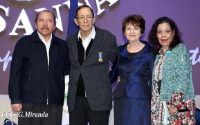 Acto de entrega de la ciudadanía nicaragüense y de la Orden Rubén Darío al pastor David Spencer