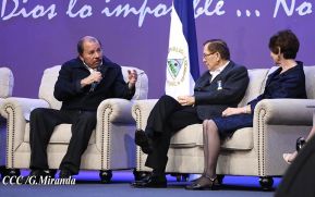 Acto de entrega de la ciudadanía nicaragüense y de la Orden Rubén Darío al pastor David Spencer