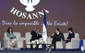 Acto de entrega de la ciudadanía nicaragüense y de la Orden Rubén Darío al pastor David Spencer