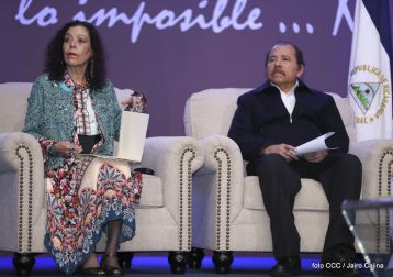 Acto de entrega de la ciudadanía nicaragüense y de la Orden Rubén Darío al pastor David Spencer