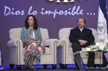 Acto de entrega de la ciudadanía nicaragüense y de la Orden Rubén Darío al pastor David Spencer