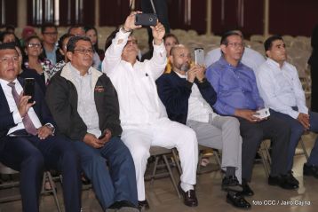 Acto de entrega de la ciudadanía nicaragüense y de la Orden Rubén Darío al pastor David Spencer