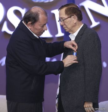 Acto de entrega de la ciudadanía nicaragüense y de la Orden Rubén Darío al pastor David Spencer