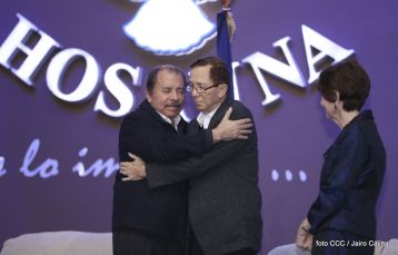 Acto de entrega de la ciudadanía nicaragüense y de la Orden Rubén Darío al pastor David Spencer