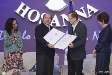 Acto de entrega de la ciudadanía nicaragüense y de la Orden Rubén Darío al pastor David Spencer