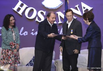 Acto de entrega de la ciudadanía nicaragüense y de la Orden Rubén Darío al pastor David Spencer