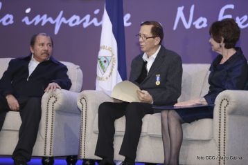 Acto de entrega de la ciudadanía nicaragüense y de la Orden Rubén Darío al pastor David Spencer