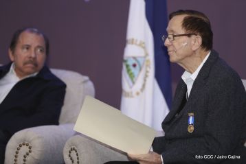 Acto de entrega de la ciudadanía nicaragüense y de la Orden Rubén Darío al pastor David Spencer