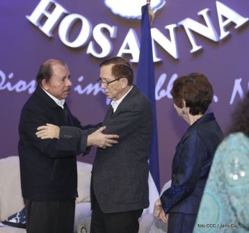 Acto de entrega de la ciudadanía nicaragüense y de la Orden Rubén Darío al pastor David Spencer