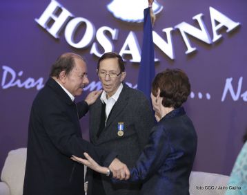 Acto de entrega de la ciudadanía nicaragüense y de la Orden Rubén Darío al pastor David Spencer