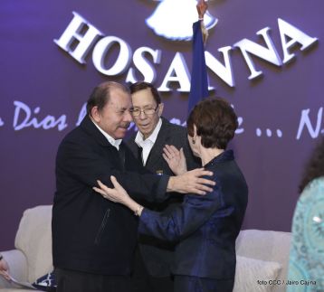 Acto de entrega de la ciudadanía nicaragüense y de la Orden Rubén Darío al pastor David Spencer