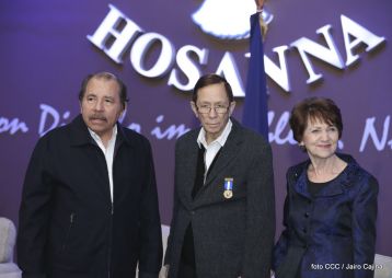 Acto de entrega de la ciudadanía nicaragüense y de la Orden Rubén Darío al pastor David Spencer