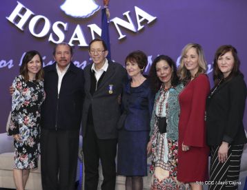 Acto de entrega de la ciudadanía nicaragüense y de la Orden Rubén Darío al pastor David Spencer