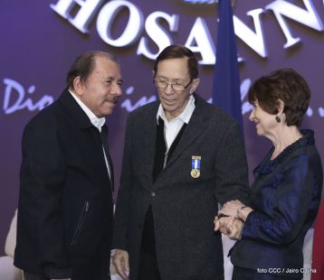 Acto de entrega de la ciudadanía nicaragüense y de la Orden Rubén Darío al pastor David Spencer