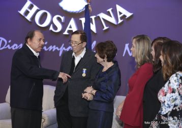 Acto de entrega de la ciudadanía nicaragüense y de la Orden Rubén Darío al pastor David Spencer