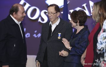 Acto de entrega de la ciudadanía nicaragüense y de la Orden Rubén Darío al pastor David Spencer