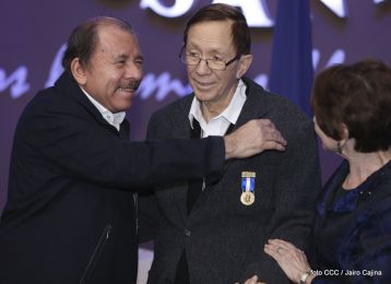Acto de entrega de la ciudadanía nicaragüense y de la Orden Rubén Darío al pastor David Spencer