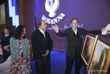 Acto de entrega de la ciudadanía nicaragüense y de la Orden Rubén Darío al pastor David Spencer