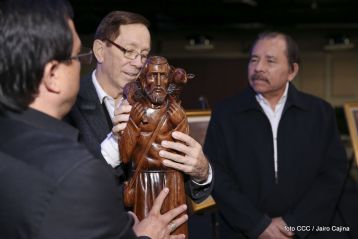 Acto de entrega de la ciudadanía nicaragüense y de la Orden Rubén Darío al pastor David Spencer