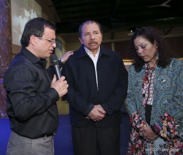 Acto de entrega de la ciudadanía nicaragüense y de la Orden Rubén Darío al pastor David Spencer