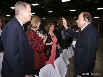 Acto de entrega de la ciudadanía nicaragüense y de la Orden Rubén Darío al pastor David Spencer