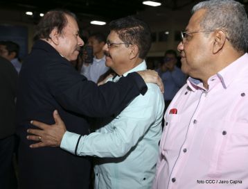 Acto de entrega de la ciudadanía nicaragüense y de la Orden Rubén Darío al pastor David Spencer