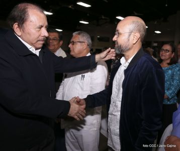 Acto de entrega de la ciudadanía nicaragüense y de la Orden Rubén Darío al pastor David Spencer