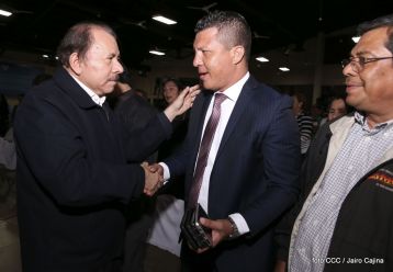 Acto de entrega de la ciudadanía nicaragüense y de la Orden Rubén Darío al pastor David Spencer